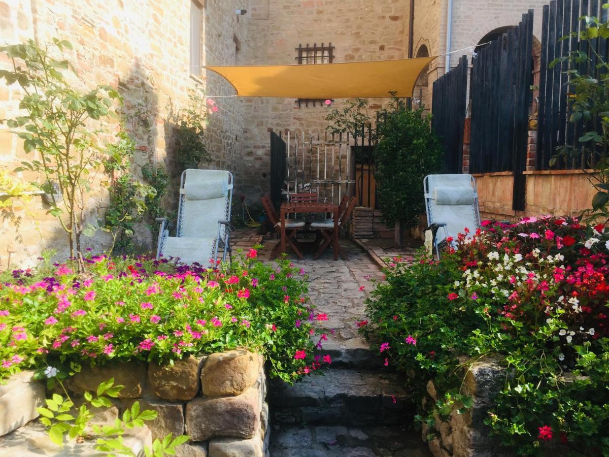 Est Locanda San Ginesio Exteriör bild